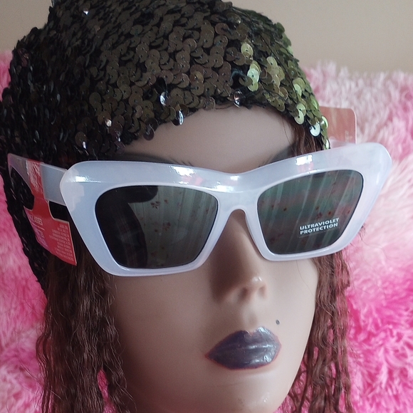 Cat Eyes Sunglasses. White ONLY. Green is for show - Picture 7 of 9